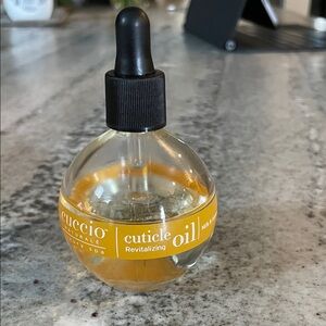 Cuccio Cuticle Oil with Dropper